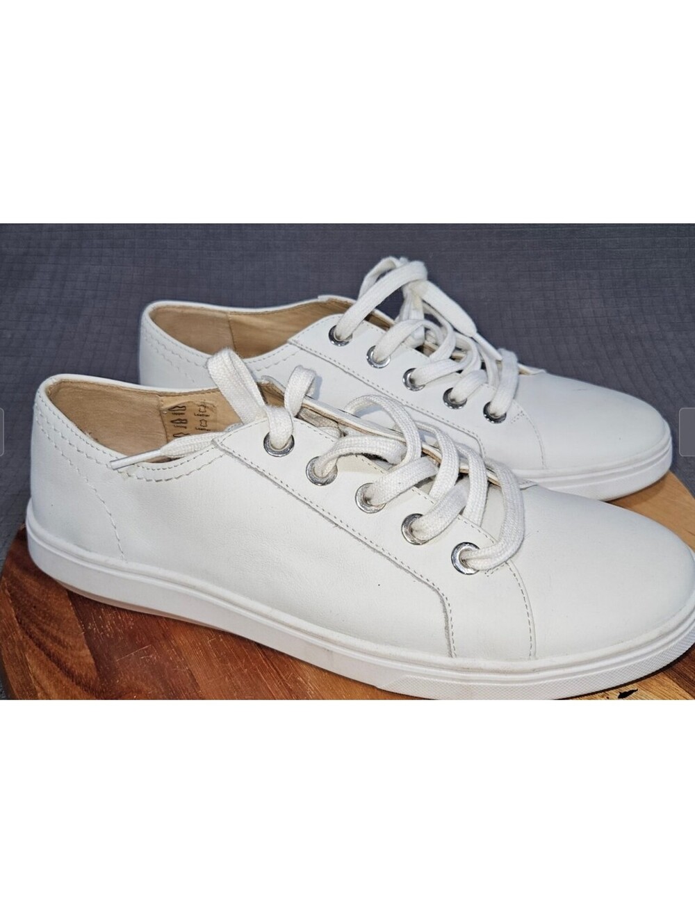 PATINA Athletic Shoes Women’s White US 10.5 Leather Sneakers